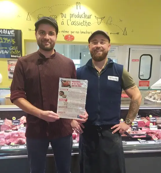 Le portrait du mois : Alex et Pierre au rayon boucherie du magasin de Trégueux